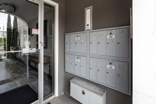 Photo - 1 Bedroom, 1 Bathroom Condo in Downtown Charleston - Charleston