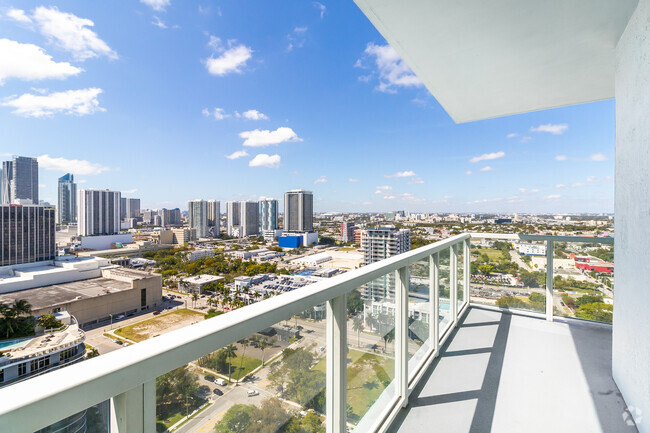 Balcony - 1900 N Bayshore Dr Unit 2611 Rental