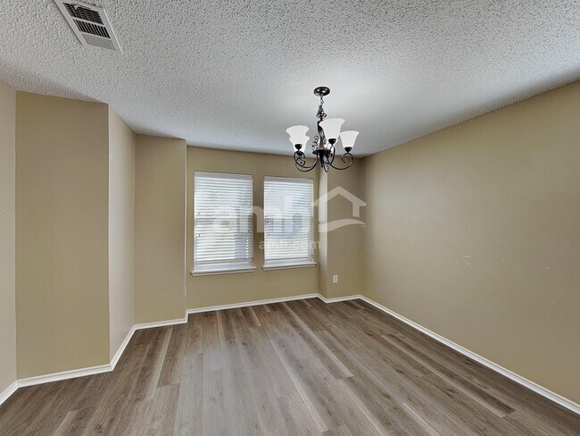 Photo - 321 Quail Run Rd