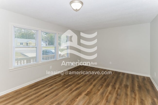 Photo - 1570 Engle Dr