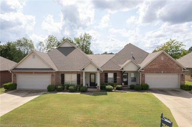 Building Photo - Spacious 3 bedroom 2 bath duplex Rental