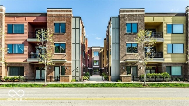 Building Photo - 622 E 10th St Unit 212 Rental