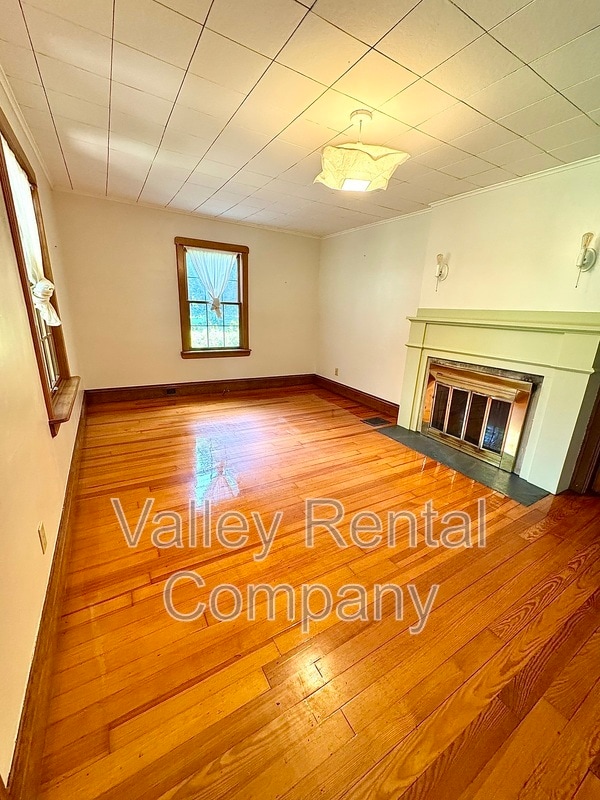 Photo - 323 Pelham Rd