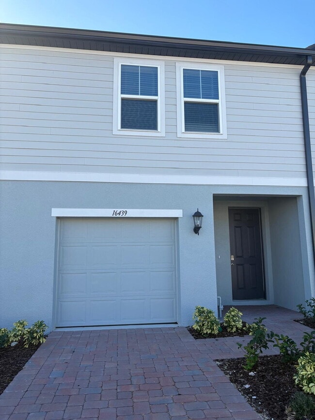 Building Photo - Charming 3-Bedroom Townhome with Private Yard in Clermont