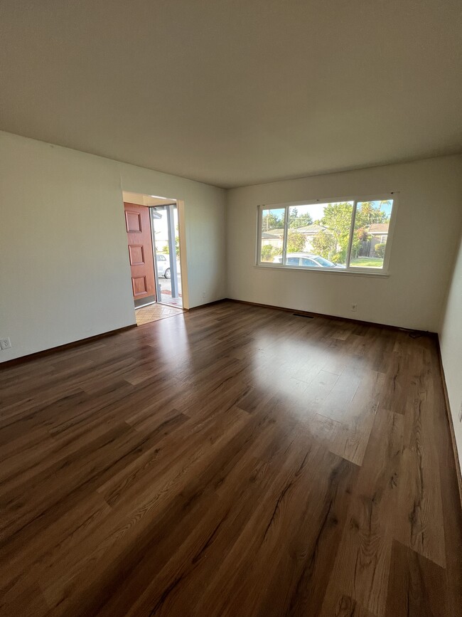 Photo - 37747 Argyle Rd