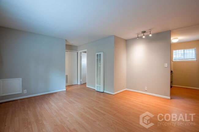 Photo - 905 Greenwood Ave NE Unit 5