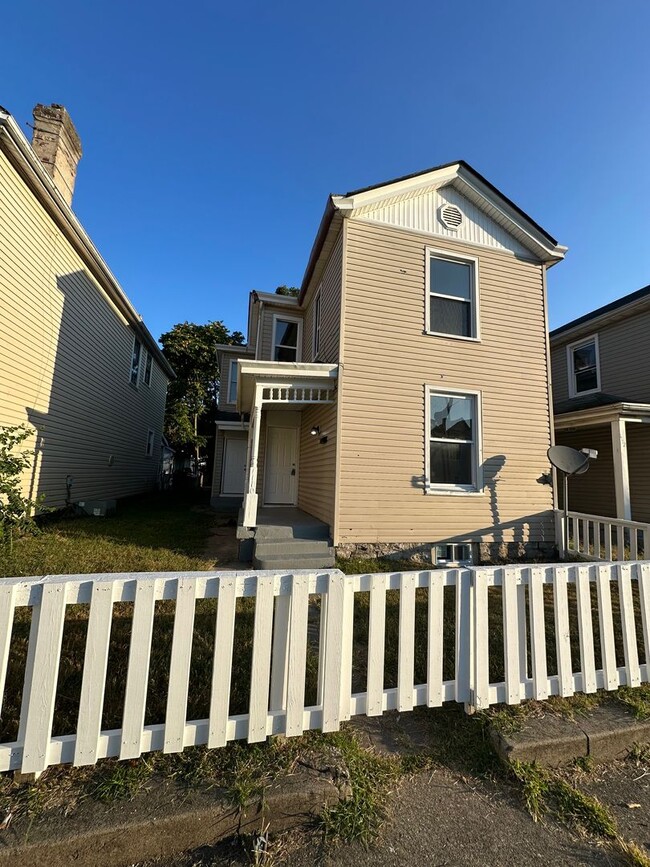 Building Photo - BEAUTIFUL RENOVATED NEW 4 BEDROOM 2 BATH H... Rental