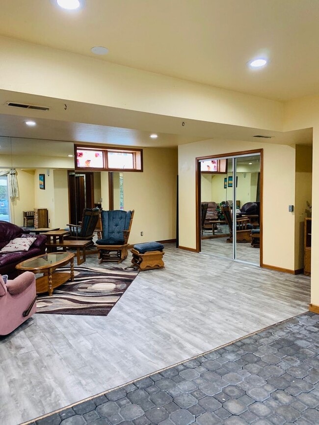 Photo - 730 Telegraph Rd Unit C