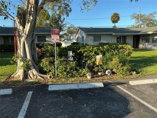 Photo - 1433 SW 24th Ct Unit 5