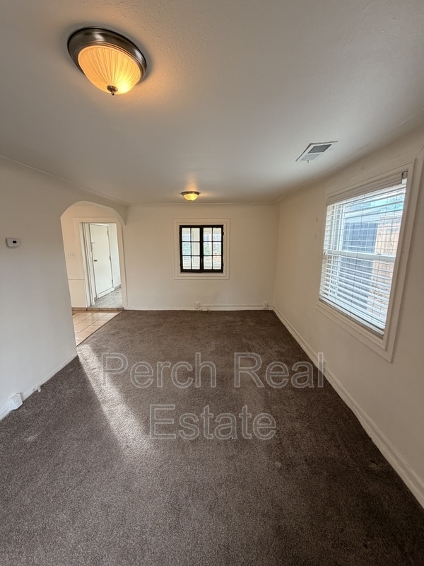 Photo - 107 S Kendall St