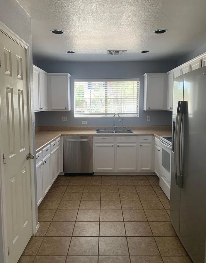 Photo - 1292 E Clifton Ave
