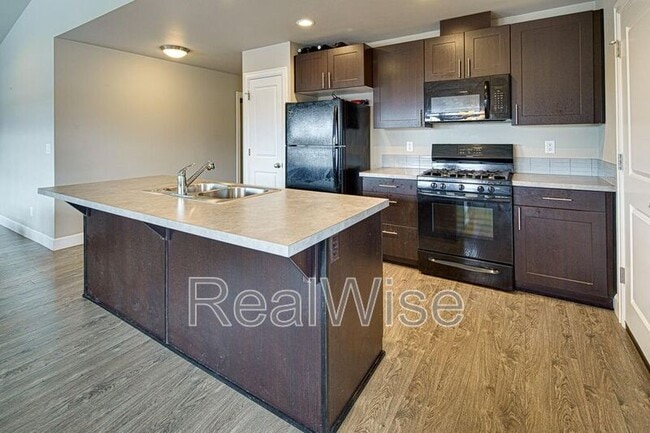 Photo - 474 NE Oak Ave