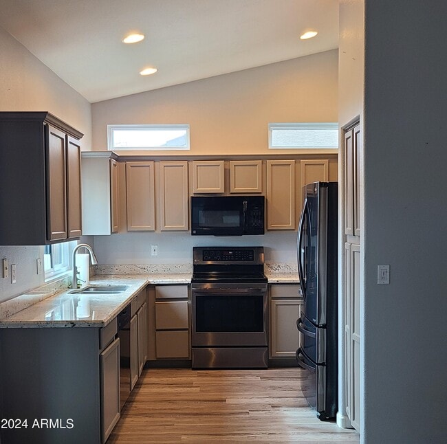 Photo - 17407 N Larkspur Ln