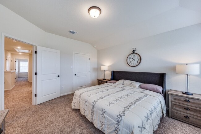 Photo - 13814 Enzo Gate