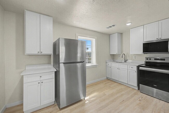 Photo - 9021 White Settlement Rd