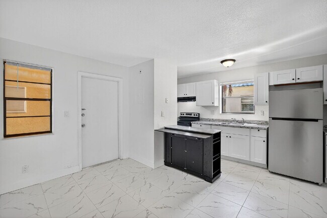 Photo - Bright & Modern 1-Bedroom Apartment in Pri... Unit 22