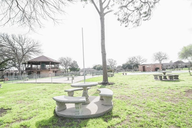 Photo - 7237 Cook Rd