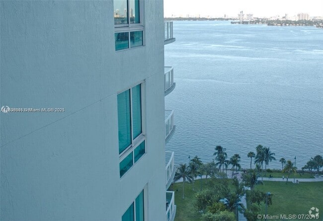 Building Photo - 1900 N Bayshore Dr Unit 2005 Rental