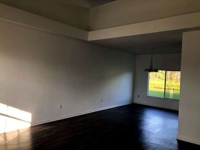 Building Photo - Beautiful 3-Bedroom Family Home in Desirab...