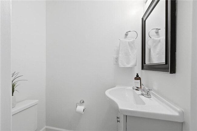 Photo - 1677 Wynndowne Trail