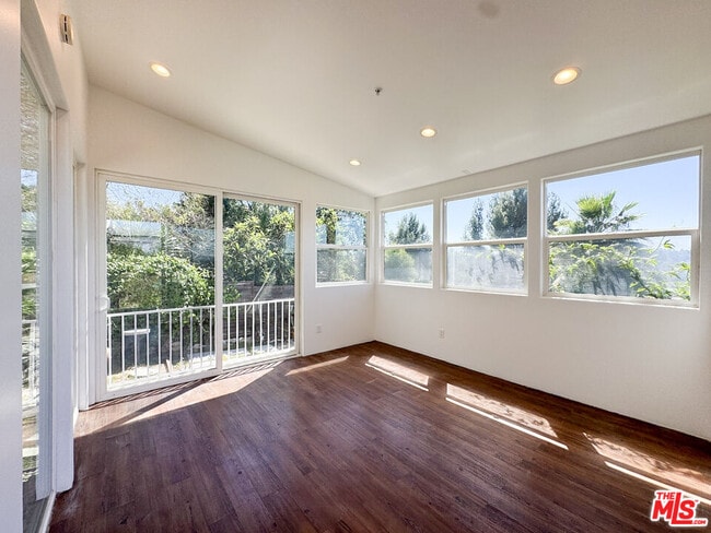 Photo - 3050 Knob Dr