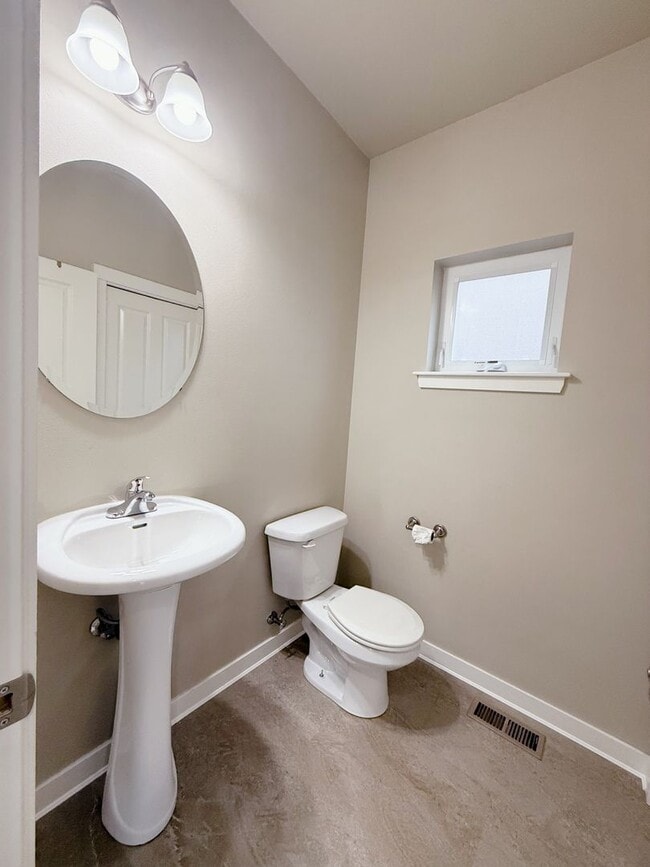 Photo - Charming 3bed/2.5 bath House!