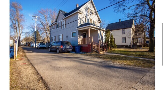 Building Photo - 1415 Portage Street Rental