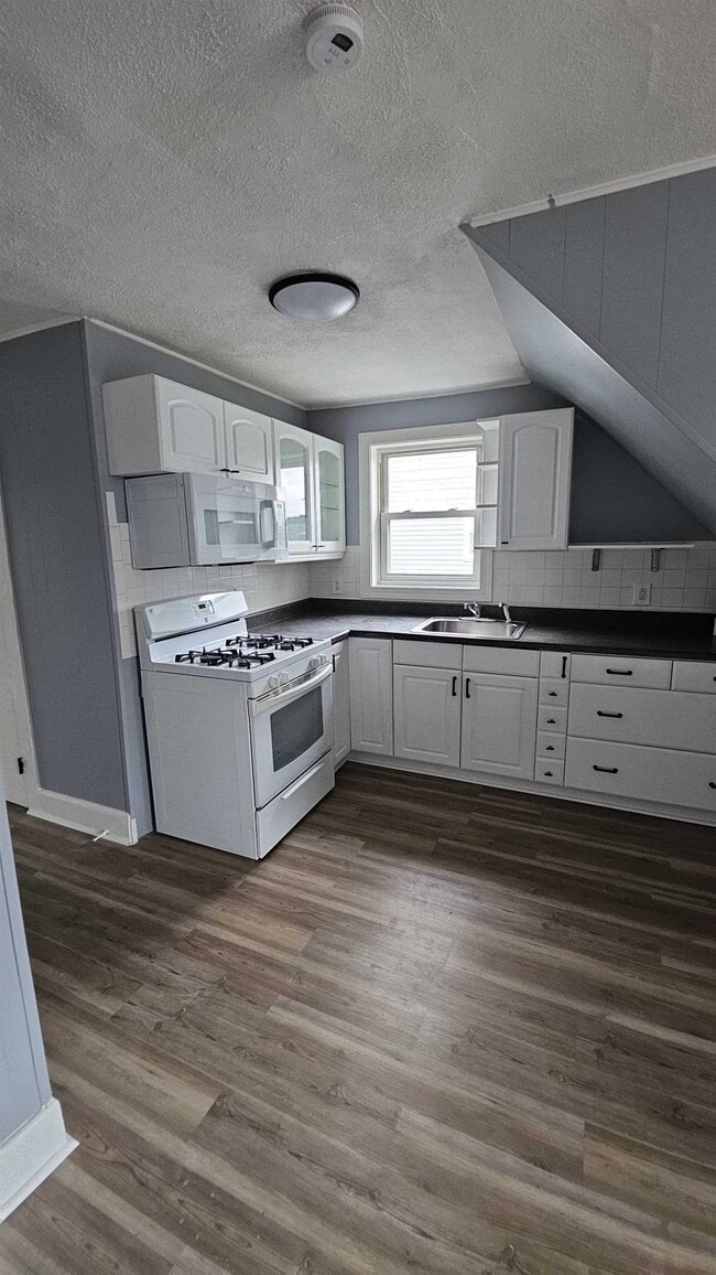 Building Photo - 108 E Gibbons St Unit 2 Rental