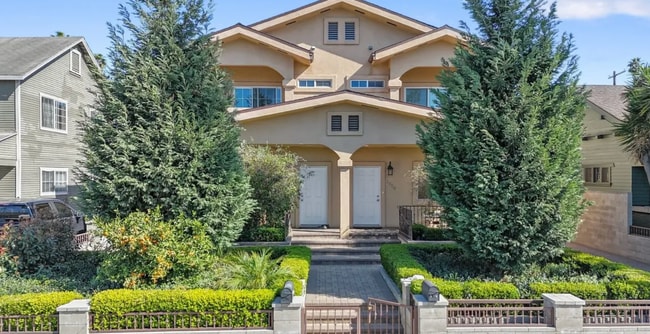 Building Photo - 2018 Hillcrest Dr Unit 1