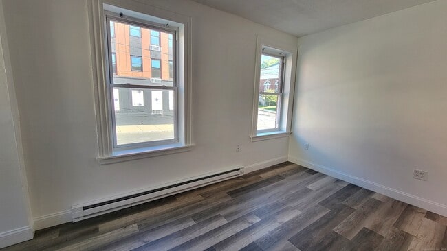 Photo - 255 Main St
