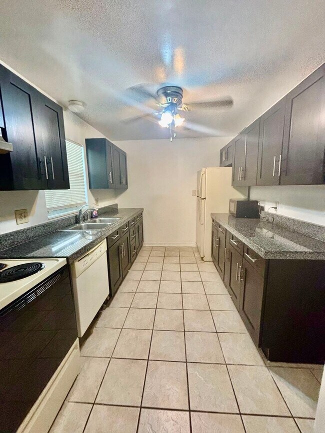 Photo - 1107 Galsworthy Ave