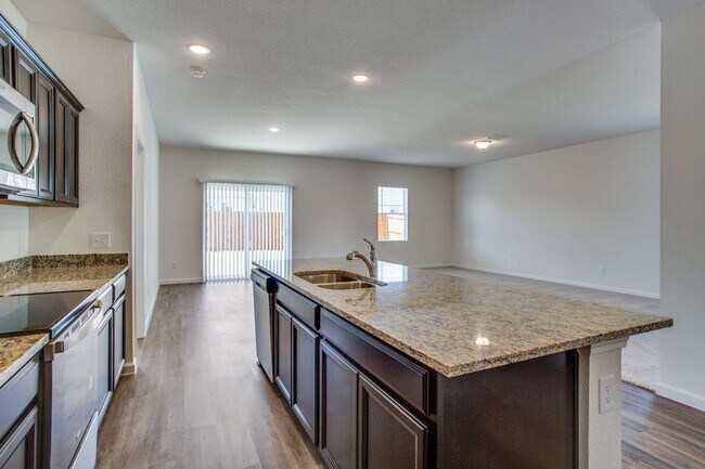 Photo - 1904 Briar Cv