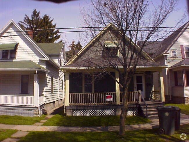 Building Photo - 94 Sobieski St Unit 94 Sobieski St. Front Rental