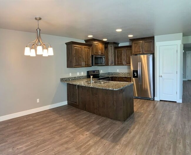 Photo - Spacious Townhome with 1 car garage w/ Mountain Views
