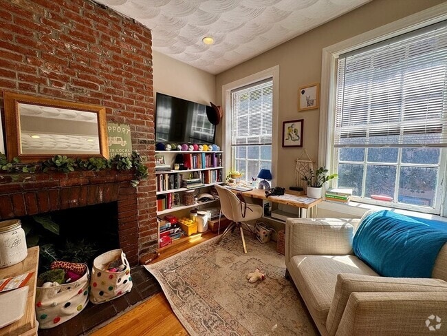 Building Photo - 85 Phillips St Unit 3 Rental