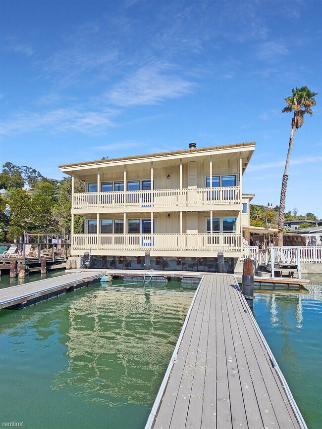 2 br, 2 bath Duplex 8 Mooring Road Townhome Townhome Rental in San