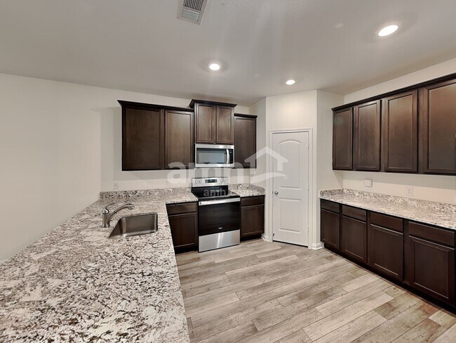 Photo - 1126 Treeta Trail