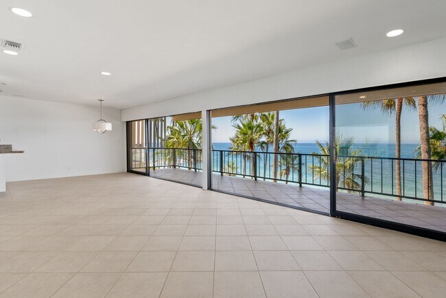 Photo - Discover a Coastal Sanctuary at Laguna Royale, Laguna Beach. Comes with 2 Parking Spaces! Unidad 15