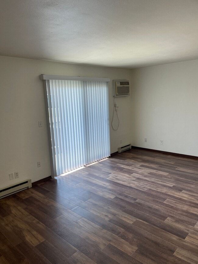 Photo - Immaculate Updated 1 and 2 Bedrooms with 1...
