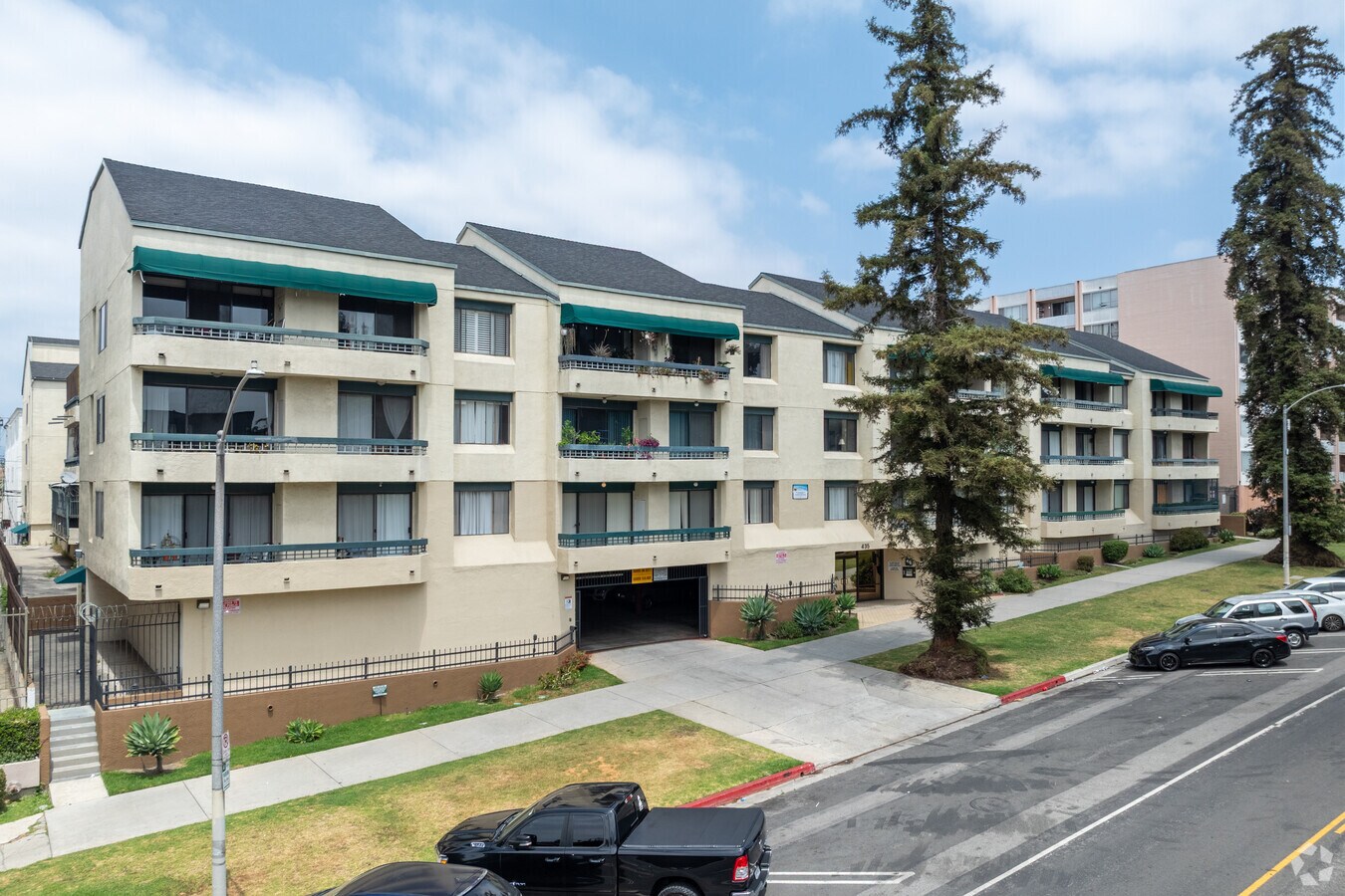 Primario - La Fayette Park Towers Condominiums