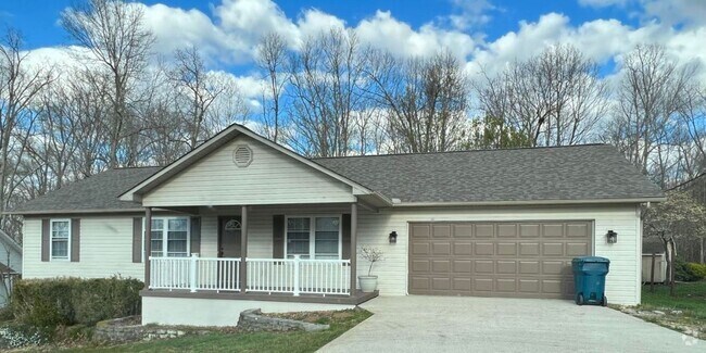 Building Photo - IN TOWN Convenience * available for a 12 m... Rental