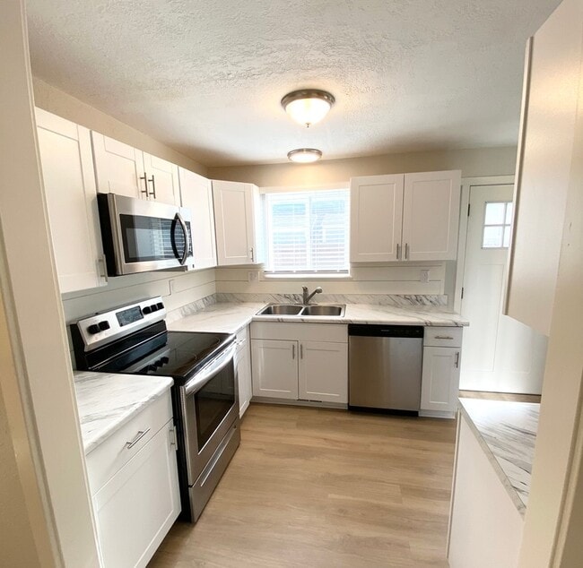 Building Photo - 1134 W 300 N St Unit Provo Duplex