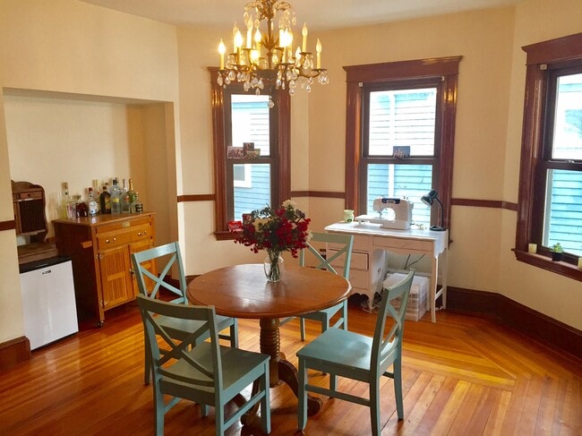 Building Photo - 183 College Ave