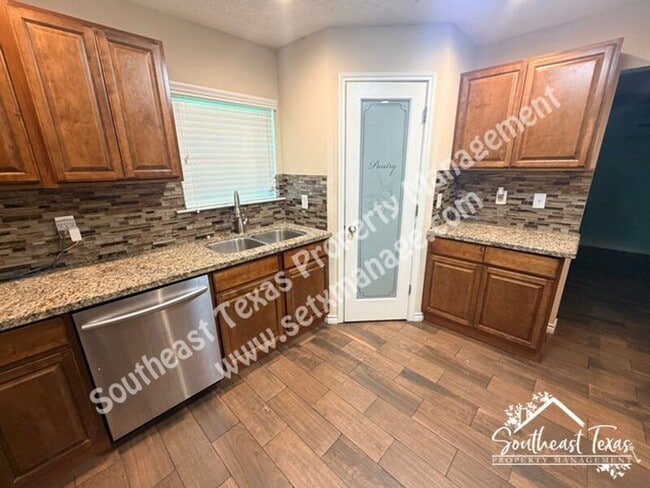 Photo - 6033 Reba Dr