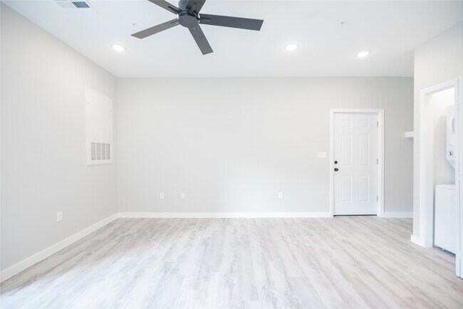 Photo - 2101 Reinke Rd Unit 8212