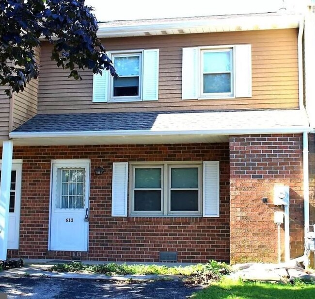 Charming 2 Bedroom Townhome Located in Han... - Charming 2 Bedroom Townhome Located in Han...