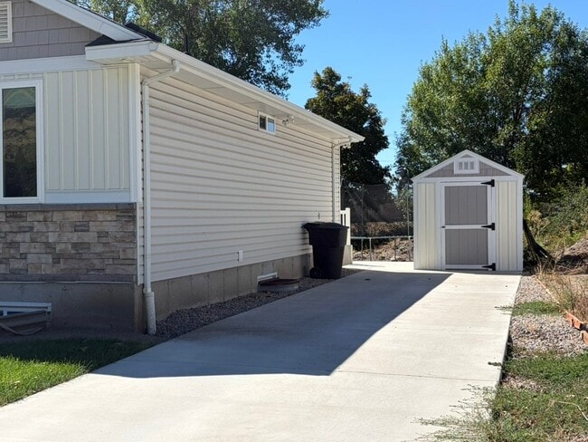 1204 Sunrise Ln