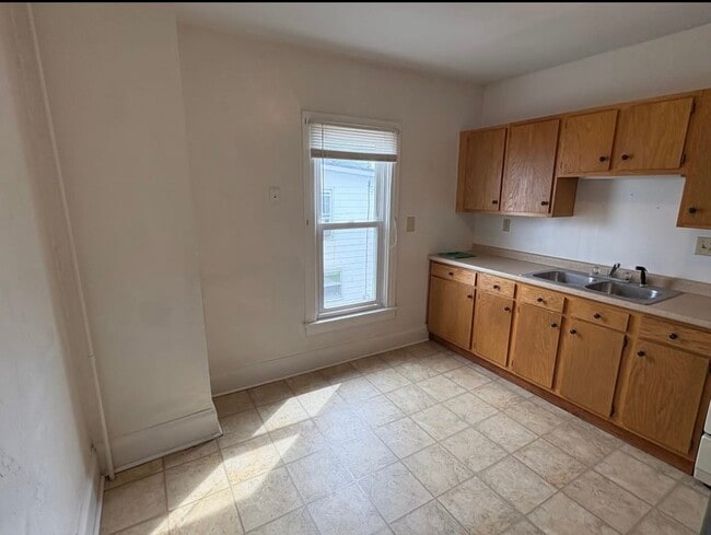 Photo - 662 1/2 Broadway Unit 662 1/2
