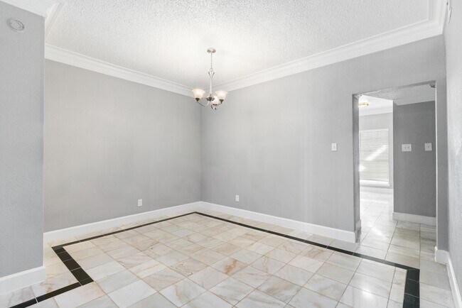 Photo - 14814 Perthshire Rd Unidad 192