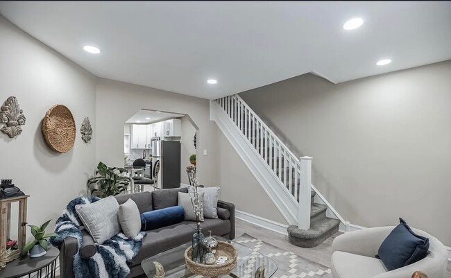 Photo - 209 Furley St
